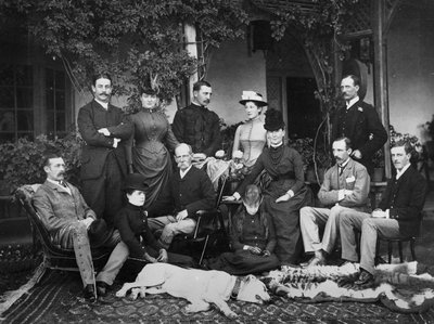 Gruppe an der Vizeköniglichen Lodge, Indien von English Photographer